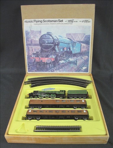 Lot 19 - Triang Hornby R.S. 608 'Flying Scotsman' set